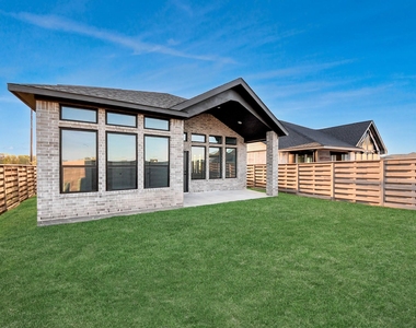 10706 Ursa Street - Photo Thumbnail 7