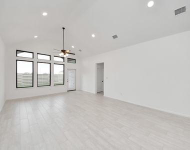 10706 Ursa Street - Photo Thumbnail 11