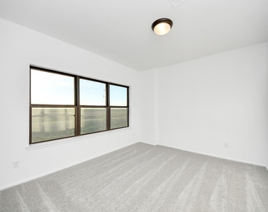 10706 Ursa Street - Photo Thumbnail 21