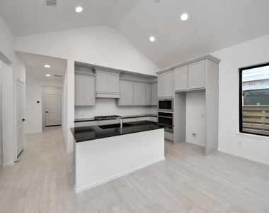 10706 Ursa Street - Photo Thumbnail 15