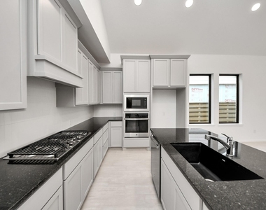 10706 Ursa Street - Photo Thumbnail 19