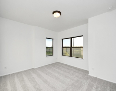 10706 Ursa Street - Photo Thumbnail 24