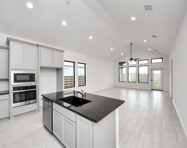 10706 Ursa Street - Photo Thumbnail 20