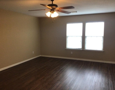 1022 Yorkshire Hollow - Photo Thumbnail 9