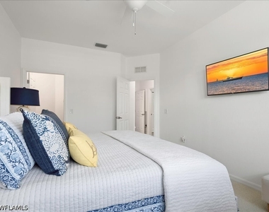 9476 Napoli Lane - Photo Thumbnail 12