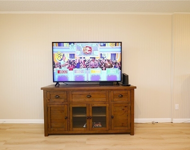 611 Palm Avenue - Photo Thumbnail 5