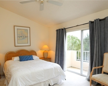 1044 Woodshire Lane - Photo Thumbnail 18