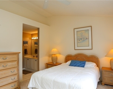 1044 Woodshire Lane - Photo Thumbnail 15