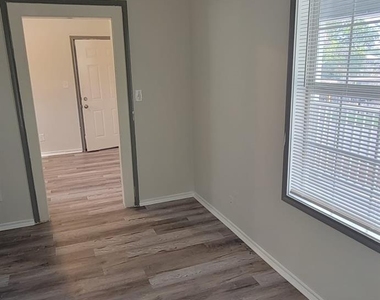 7124 Avenue F - Photo Thumbnail 11