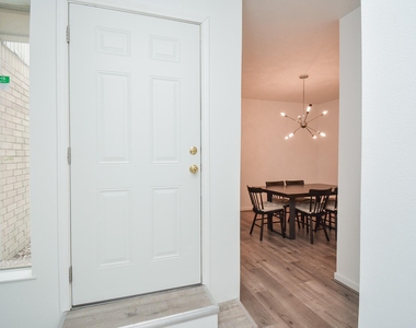 666 N Eldridge Parkway - Photo Thumbnail 3