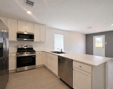 15679 Plum Brook Dr - Photo Thumbnail 1