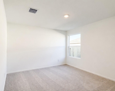 15679 Plum Brook Dr - Photo Thumbnail 8