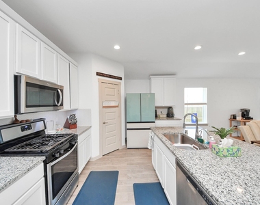 13521 Bonita Island Way - Photo Thumbnail 9