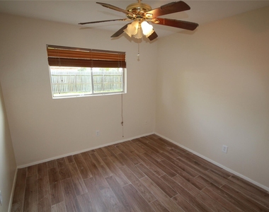 5302 Town Park Boulevard - Photo Thumbnail 9