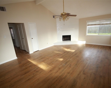5302 Town Park Boulevard - Photo Thumbnail 3