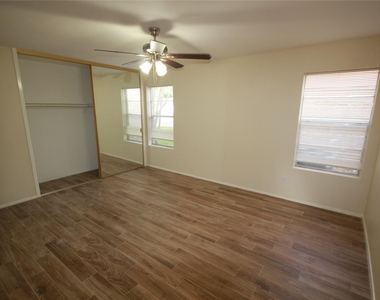 5302 Town Park Boulevard - Photo Thumbnail 10
