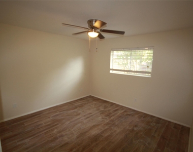 5302 Town Park Boulevard - Photo Thumbnail 8