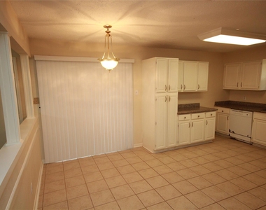 5302 Town Park Boulevard - Photo Thumbnail 5
