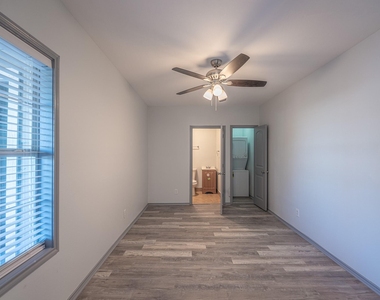 7124 Avenue F - Photo Thumbnail 11