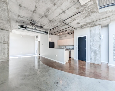 2000 Bagby Street - Photo Thumbnail 2