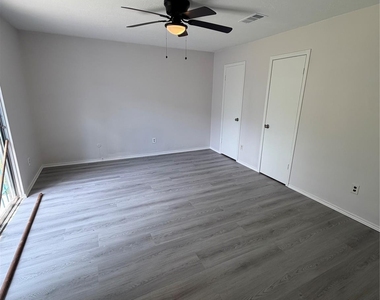 6618 Mccullum Road - Photo Thumbnail 15