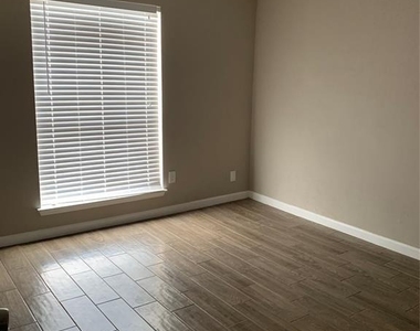 5625 Antoine Drive - Photo Thumbnail 3