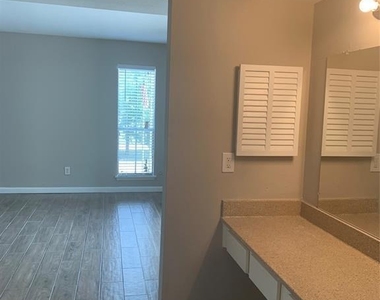 5625 Antoine Drive - Photo Thumbnail 5