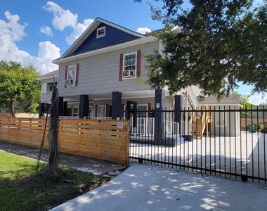 7124 Avenue F - Photo Thumbnail 2