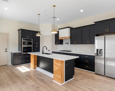 1113 Danube Street - Photo Thumbnail 2