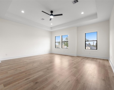 1113 Danube Street - Photo Thumbnail 10