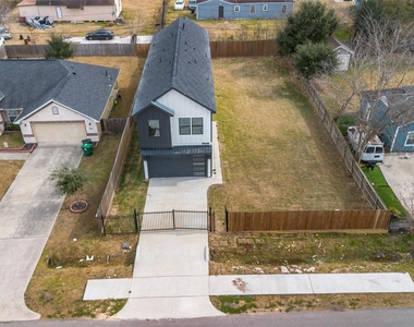 1113 Danube Street - Photo Thumbnail 21