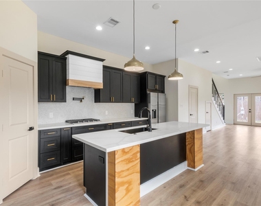 1113 Danube Street - Photo Thumbnail 3