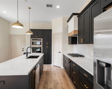 1113 Danube Street - Photo Thumbnail 4