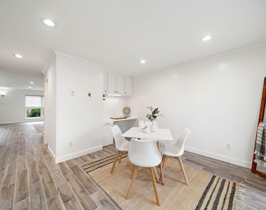 6434 Burgoyne Road - Photo Thumbnail 8