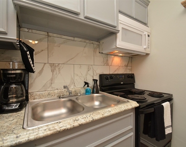 7124 Avenue F - Photo Thumbnail 7