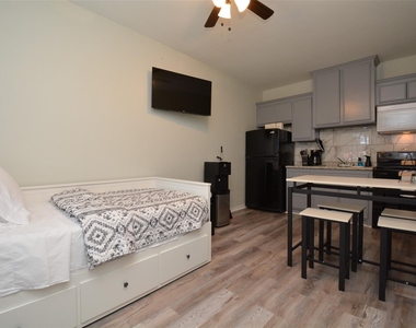 7124 Avenue F - Photo Thumbnail 4