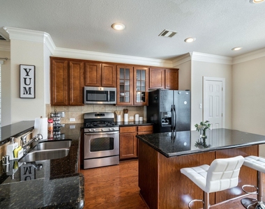 3210 Clearview Circle - Photo Thumbnail 6
