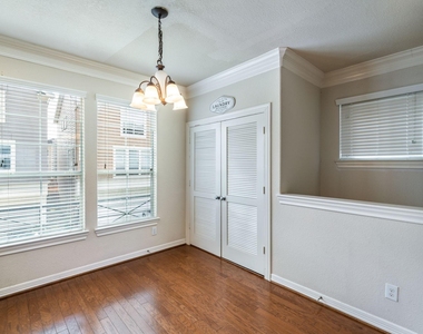 3210 Clearview Circle - Photo Thumbnail 7