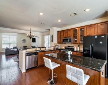 3210 Clearview Circle - Photo Thumbnail 4