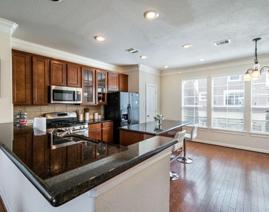 3210 Clearview Circle - Photo Thumbnail 2