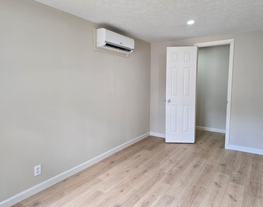 1723 Alta Vista Street - Photo Thumbnail 3