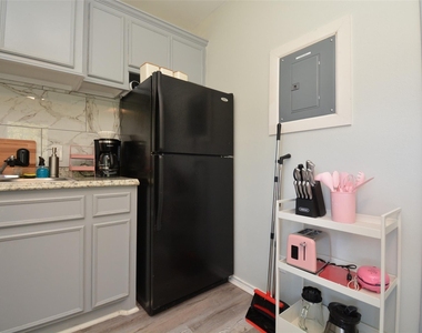 7124 Avenue F - Photo Thumbnail 11