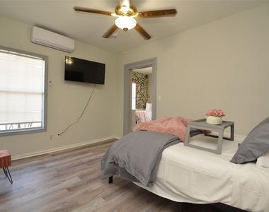 7124 Avenue F - Photo Thumbnail 13
