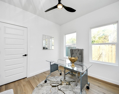 1216 E 34th Street - Photo Thumbnail 4