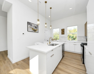 1216 E 34th Street - Photo Thumbnail 15