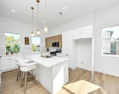 1216 E 34th Street - Photo Thumbnail 13