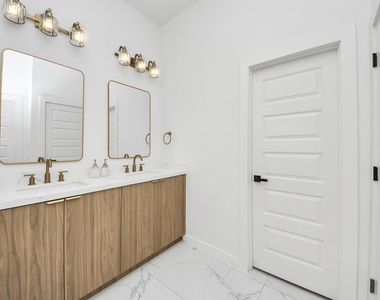1216 E 34th Street - Photo Thumbnail 28