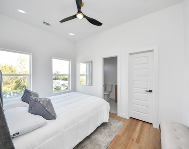 1216 E 34th Street - Photo Thumbnail 32