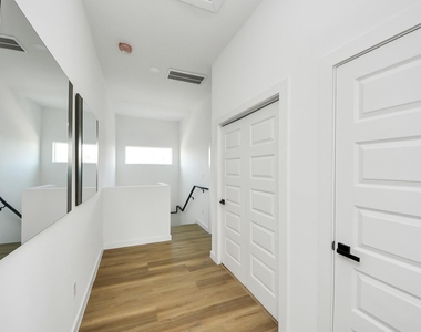 1216 E 34th Street - Photo Thumbnail 22