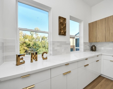 1216 E 34th Street - Photo Thumbnail 17